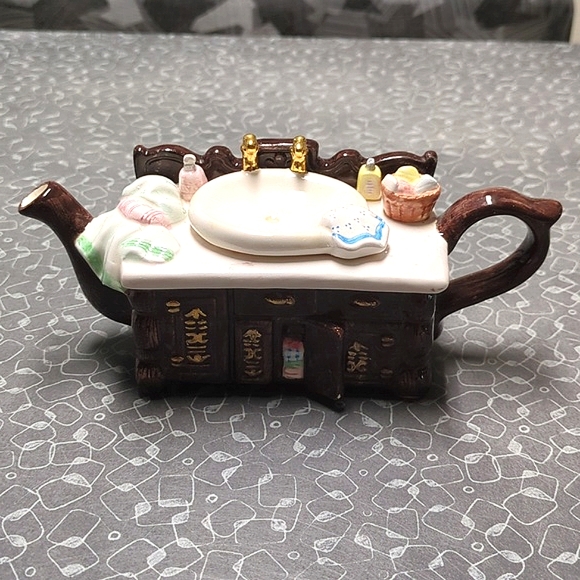 Tea-Nee Miniature Teapot - Picture 1 of 7
